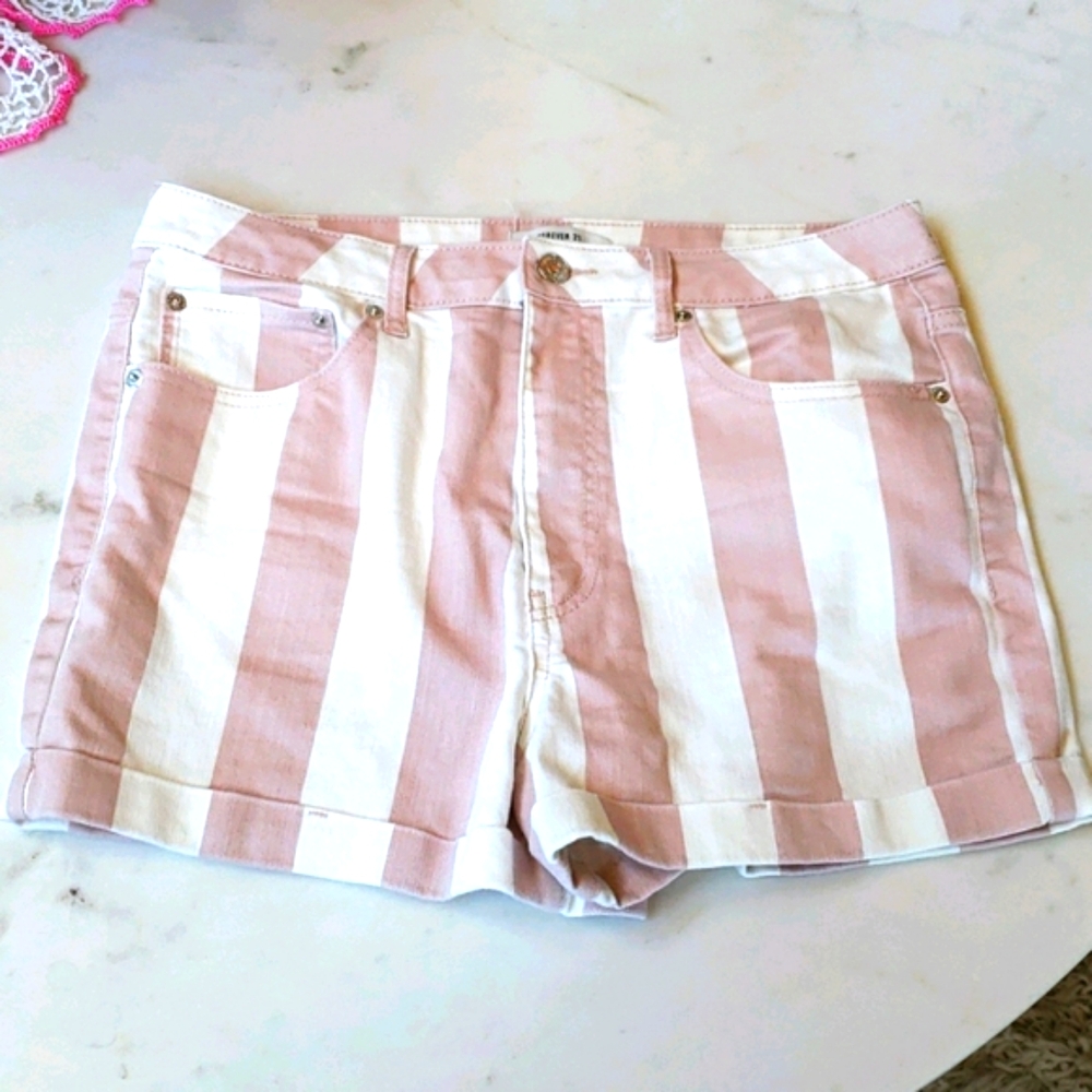 Forever 21 pink & white striped shorts size 8 - Picture 1 of 4
